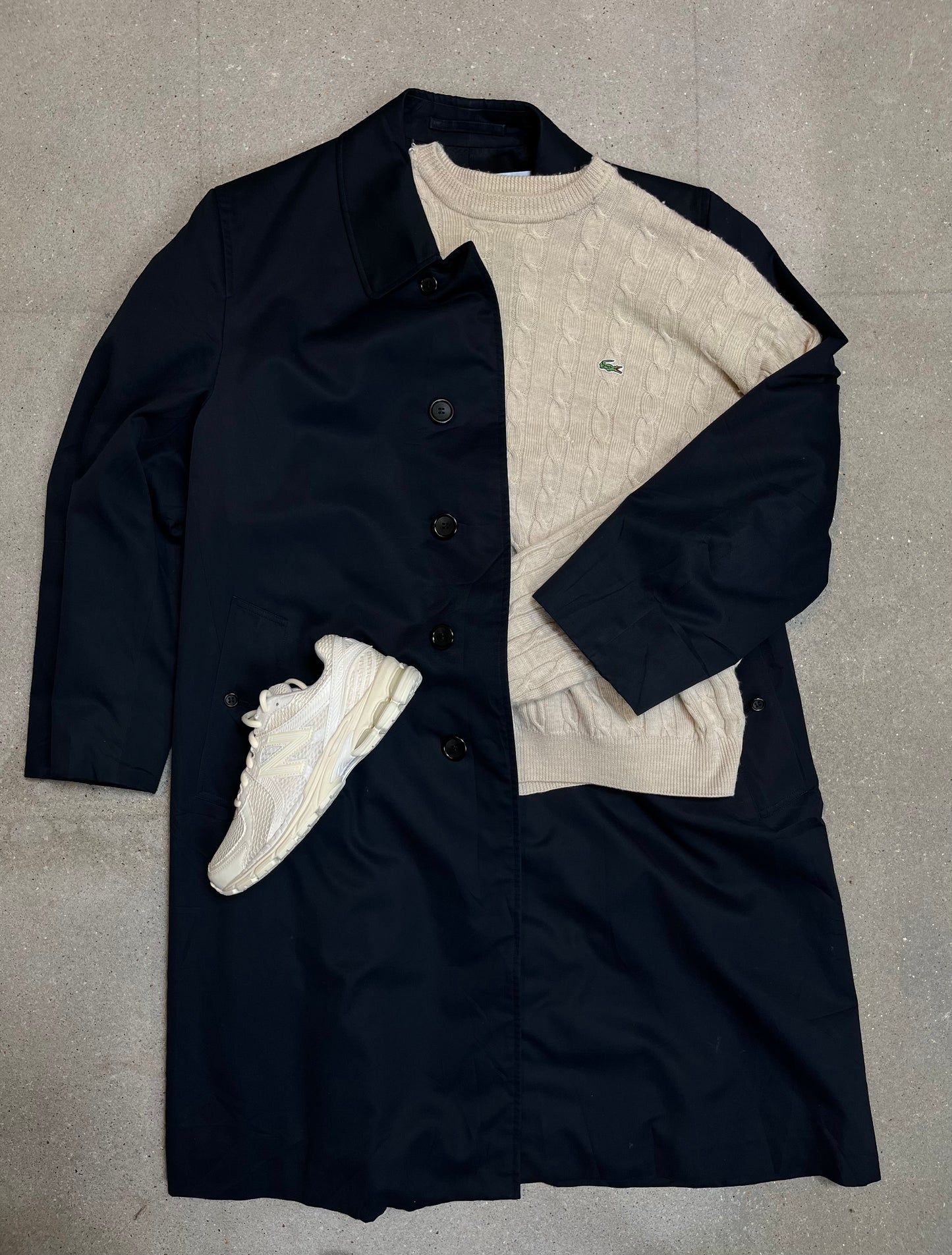 DARK NAVY VINTAGE BURBERRY COAT (Medium)