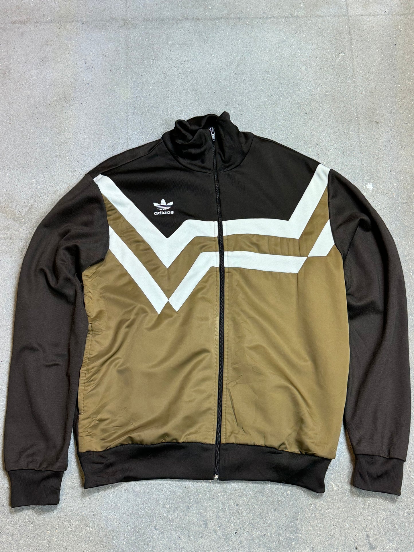 BROWN ADIDAS VINTAGE TRACKJACKEt (LARGE)