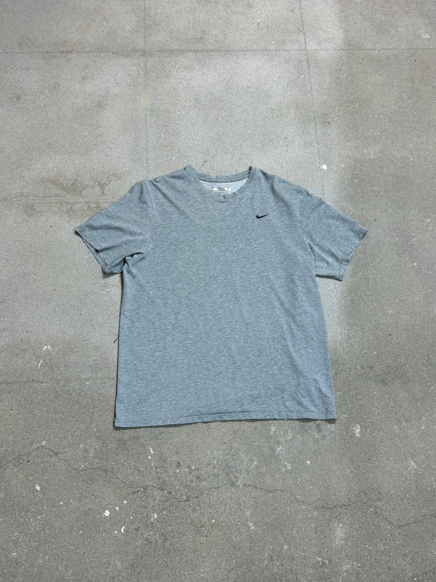 GREY VINTAGE NIKE T-SHIRT (LARGE)