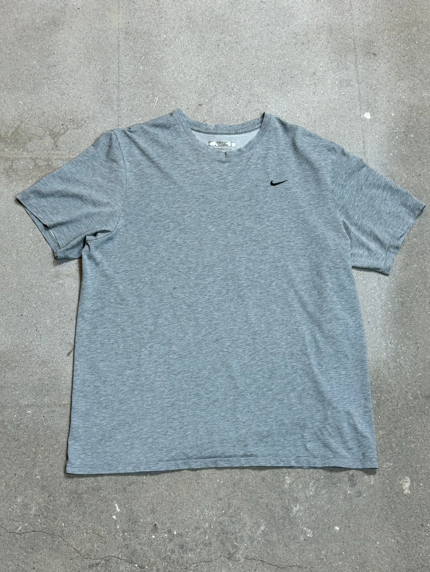 GREY VINTAGE NIKE T-SHIRT (LARGE)