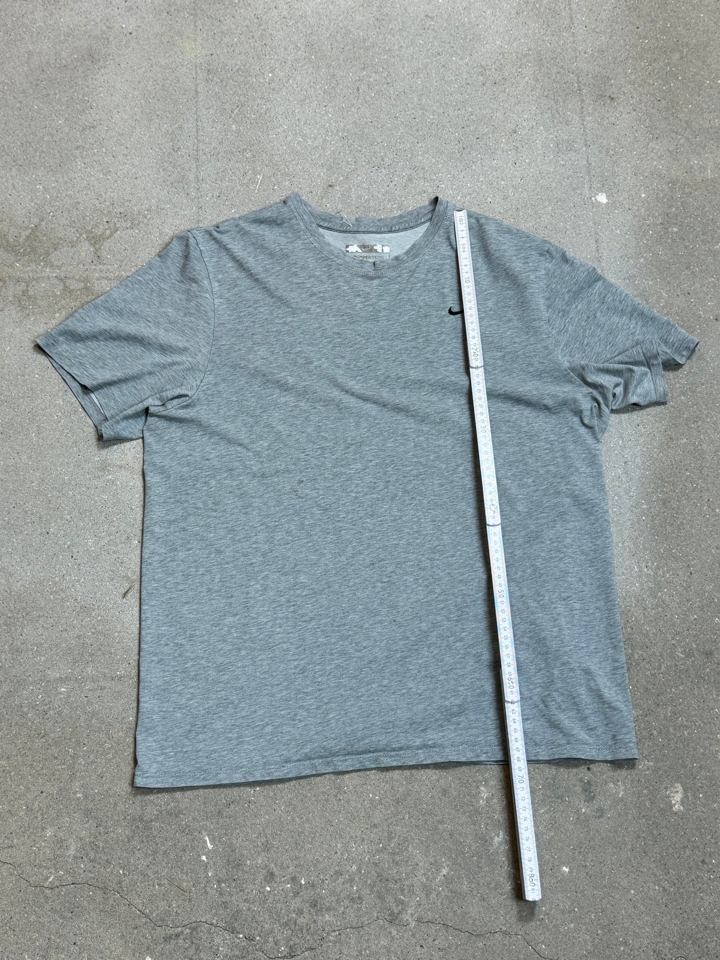 GREY VINTAGE NIKE T-SHIRT (LARGE)
