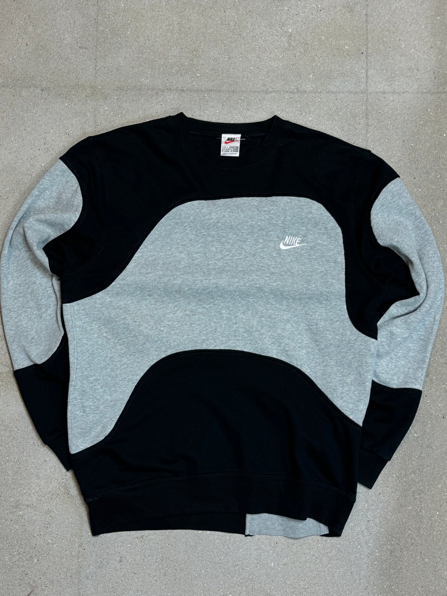 GREY BLACK VINTAGE NIKE RENEWED UPCYCLED SWEATSHIRT (MEDIUM)