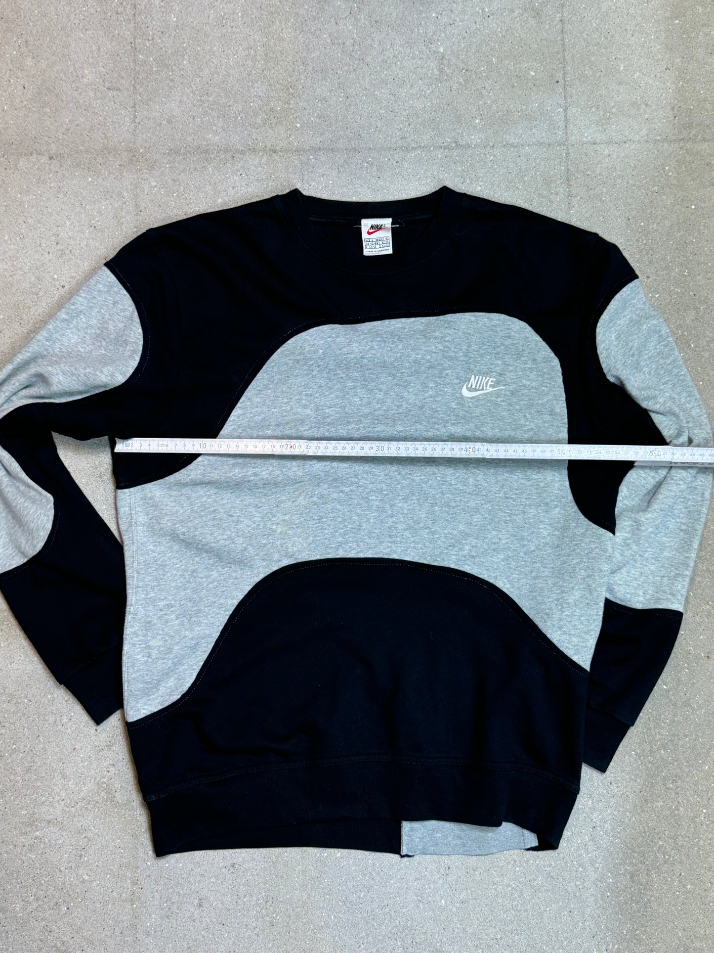 GREY BLACK VINTAGE NIKE RENEWED UPCYCLED SWEATSHIRT (MEDIUM)