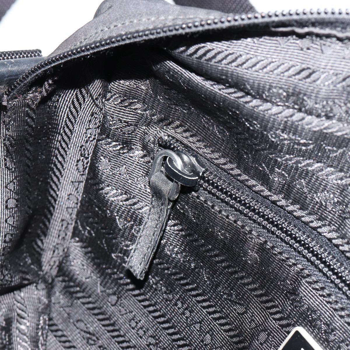 PRADA Schultertasche aus Nylon, Schwarz 