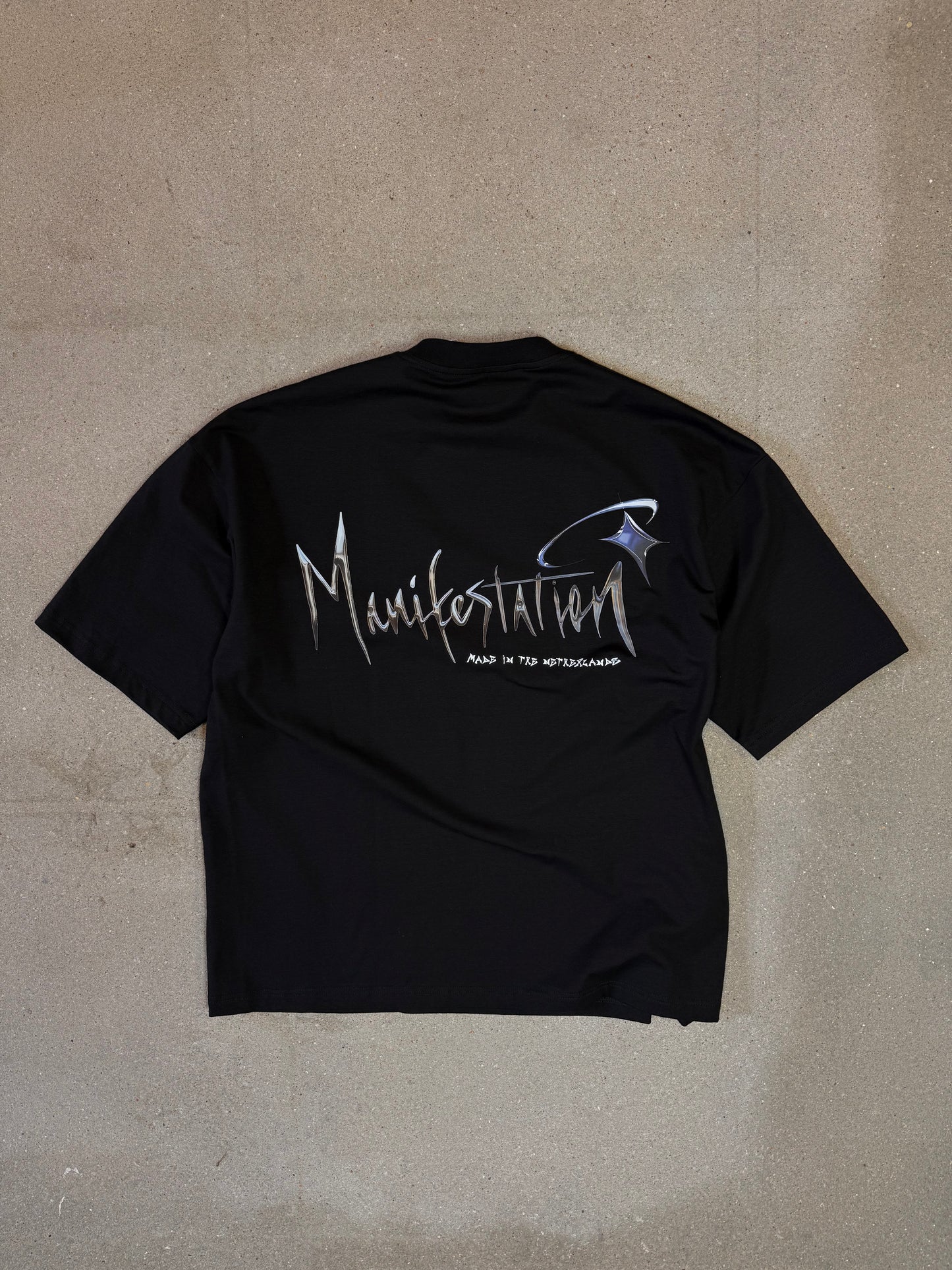Schwarz/Weißes Manifestation Heavyweight Boxy Statement T-Shirt (hergestellt in NL 🇳🇱)