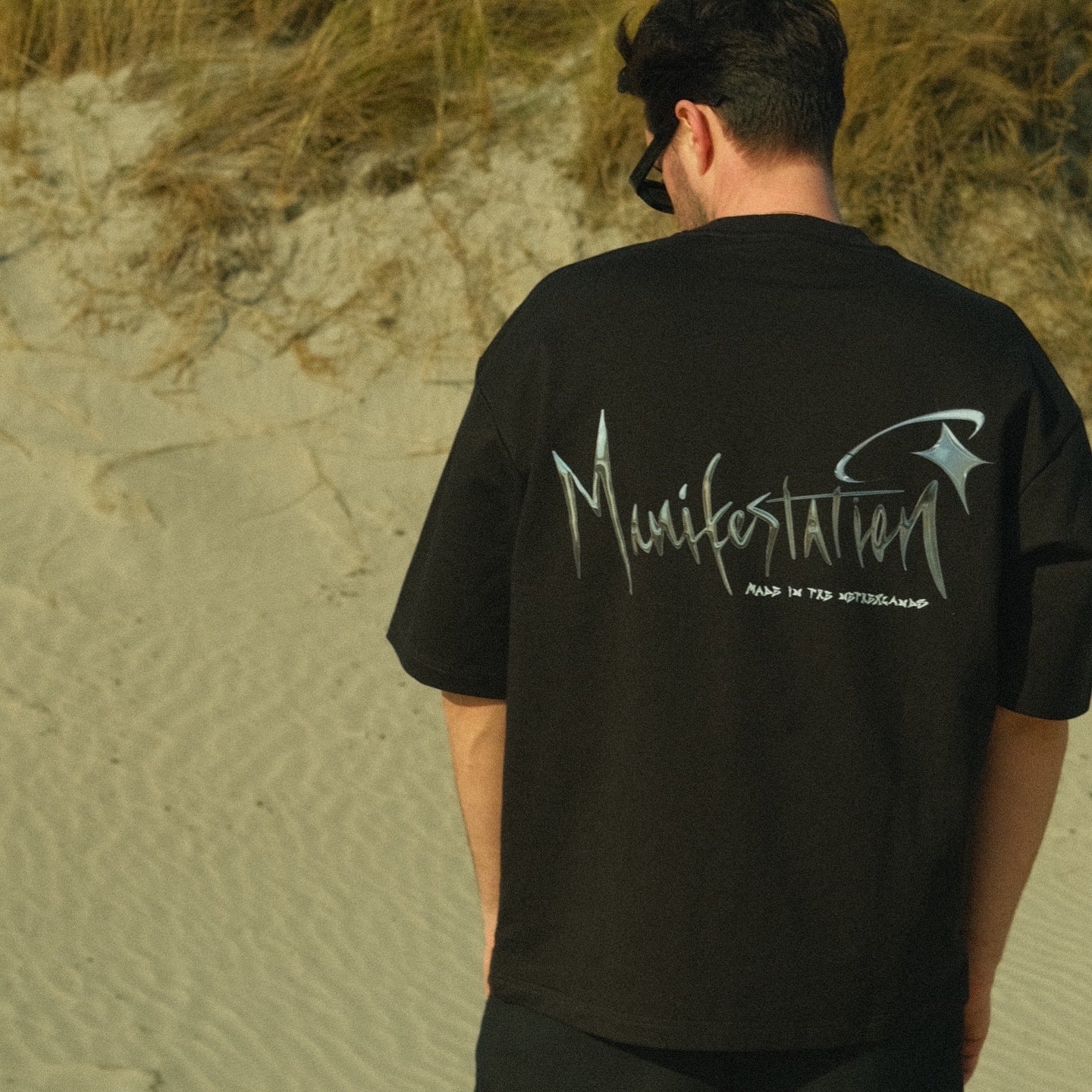 Schwarz/Weißes Manifestation Heavyweight Boxy Statement T-Shirt (hergestellt in NL 🇳🇱)