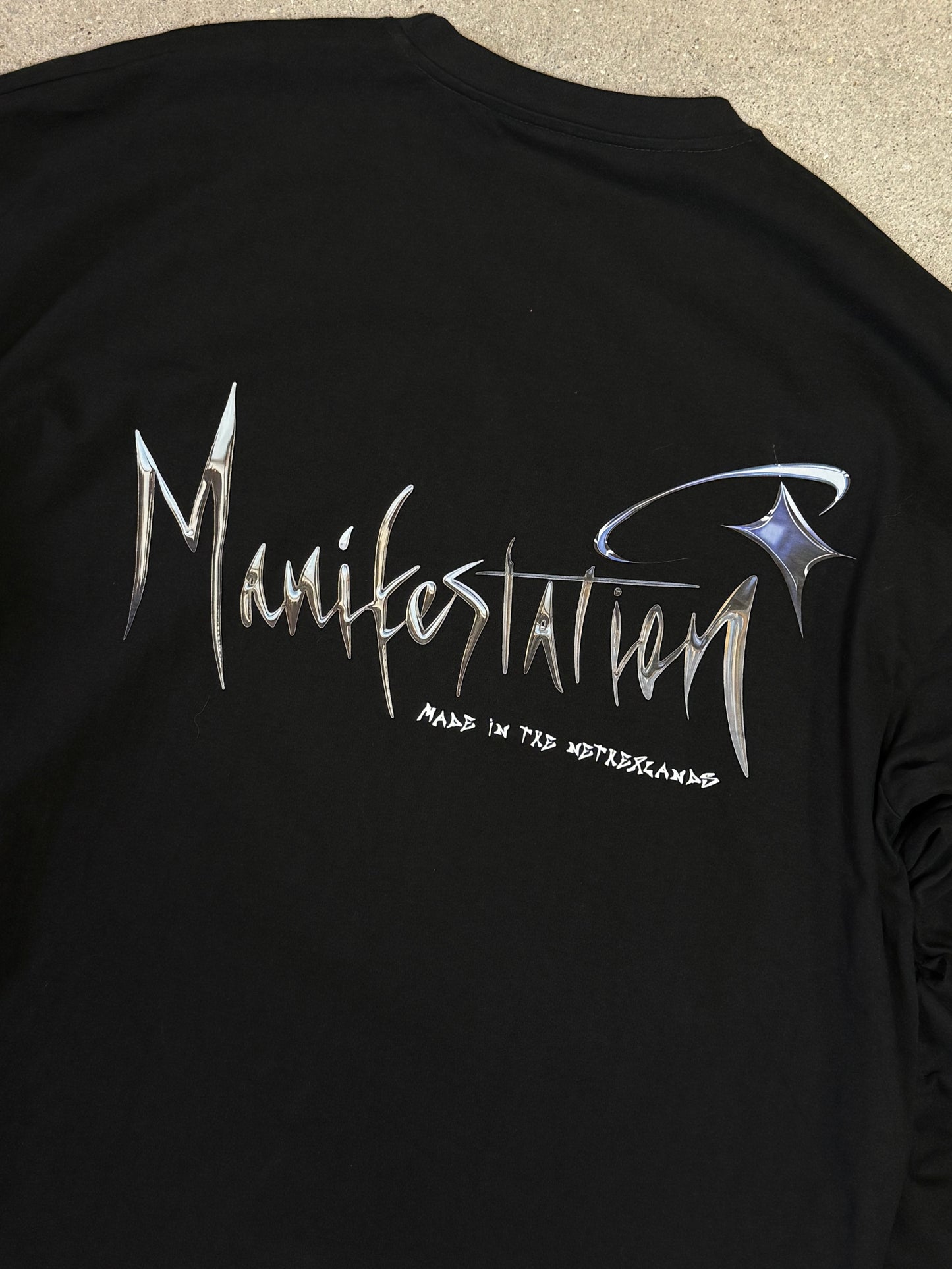 Schwarz/Weißes Manifestation Heavyweight Boxy Statement T-Shirt (hergestellt in NL 🇳🇱)