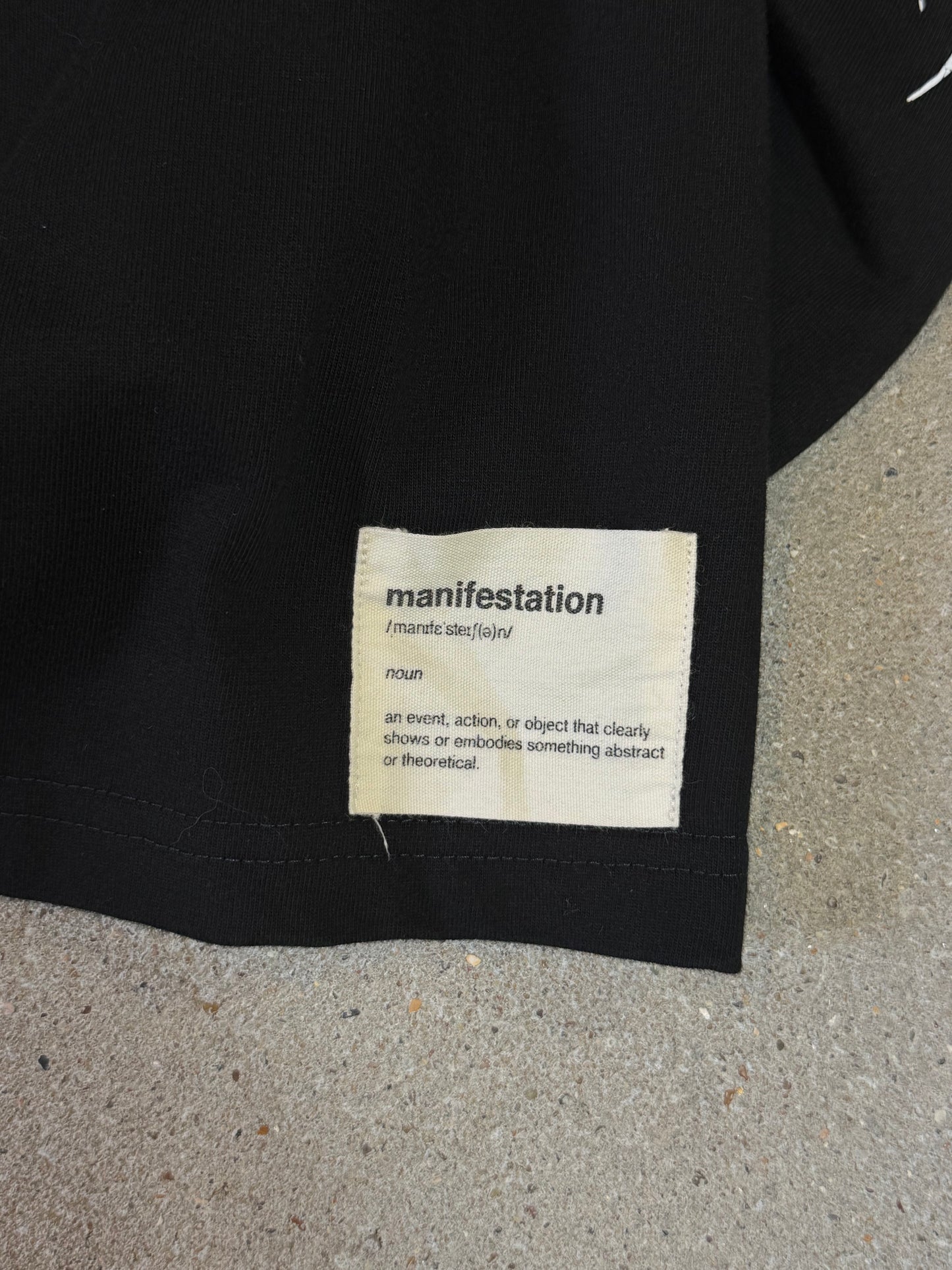 Schwarz/Weißes Manifestation Heavyweight Boxy Statement T-Shirt (hergestellt in NL 🇳🇱)