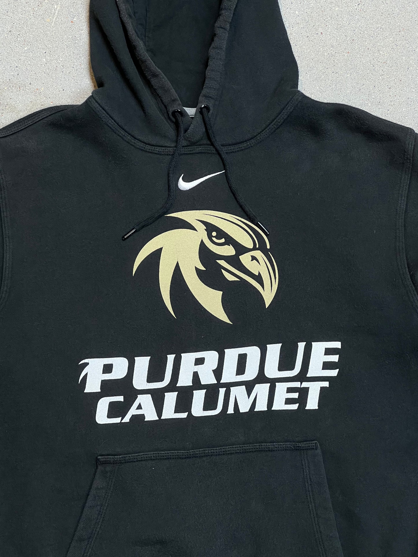FADED BLACK VINTAGE NIKE 'CENTRE SWOOSH' UNIVERSITY HOODIE (S)