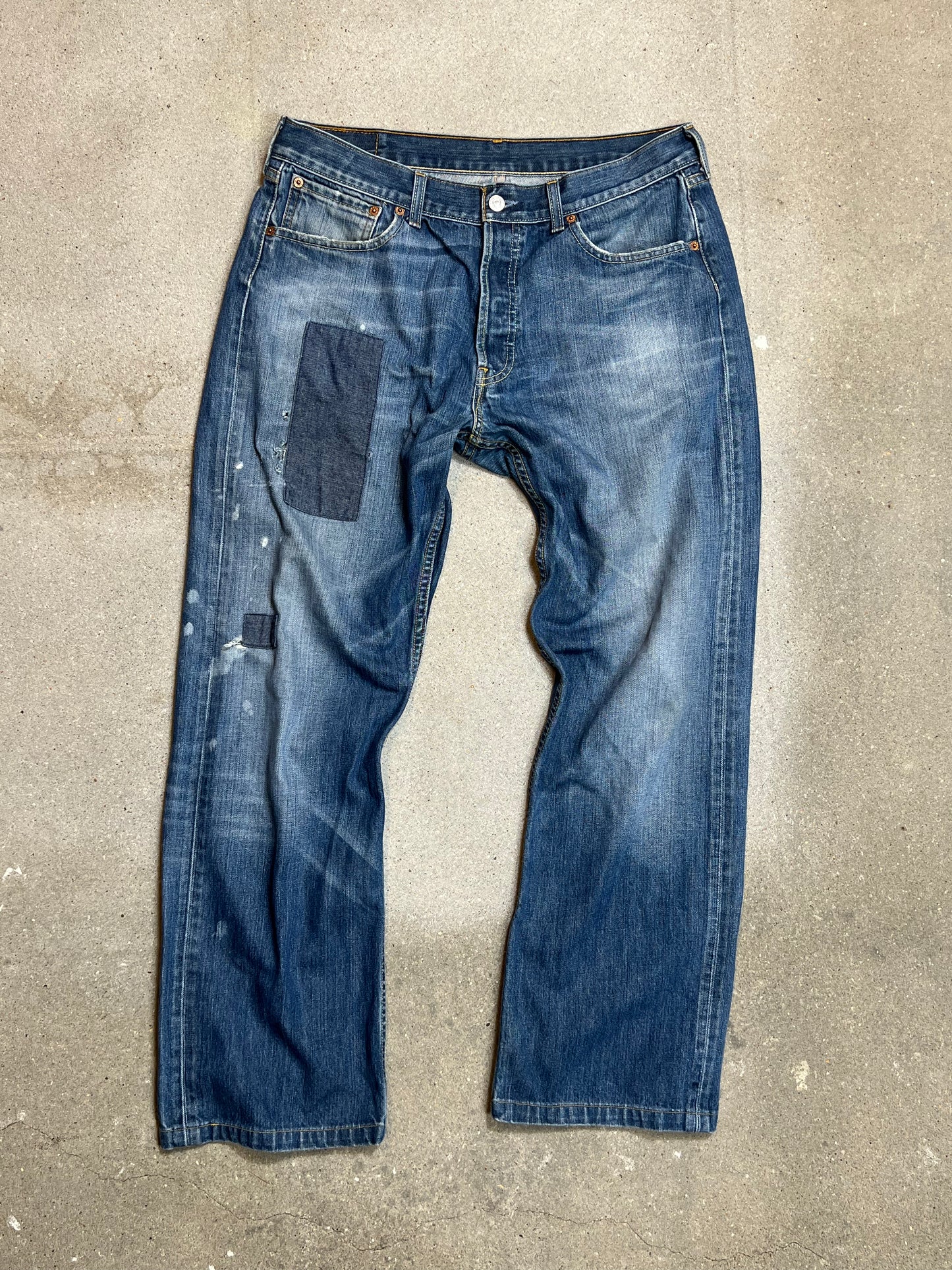 Levi's 501 Jeans Mittelalter, ausgewaschener, reparierter Vintage-Denim (W34" L36)