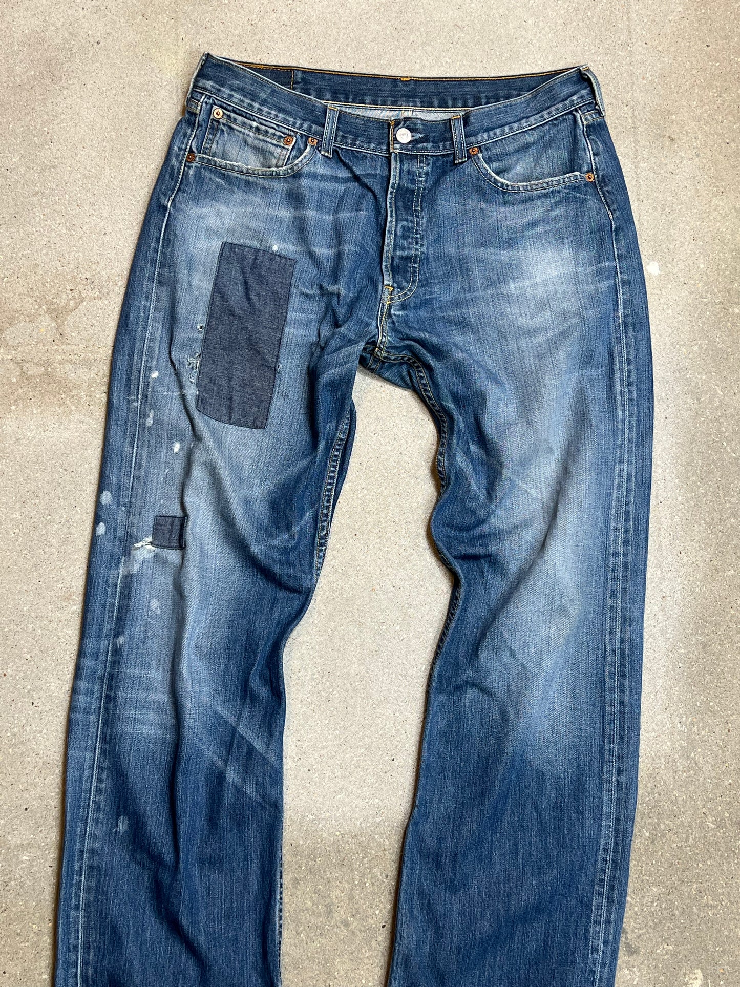 Levi's 501 Jeans Mittelalter, ausgewaschener, reparierter Vintage-Denim (W34" L36)