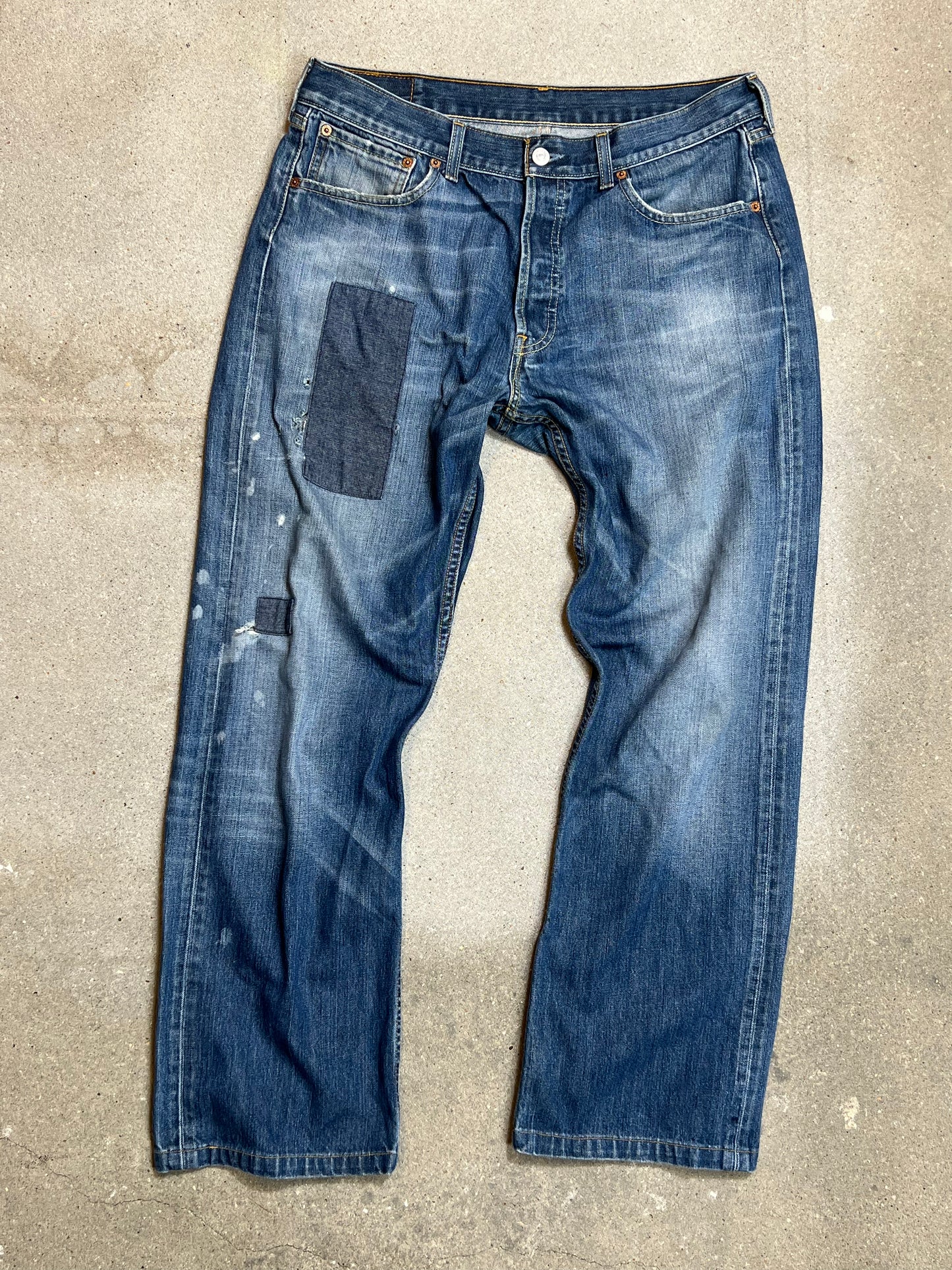 Levi's 501 Jeans Mittelalter, ausgewaschener, reparierter Vintage-Denim (W34" L36)