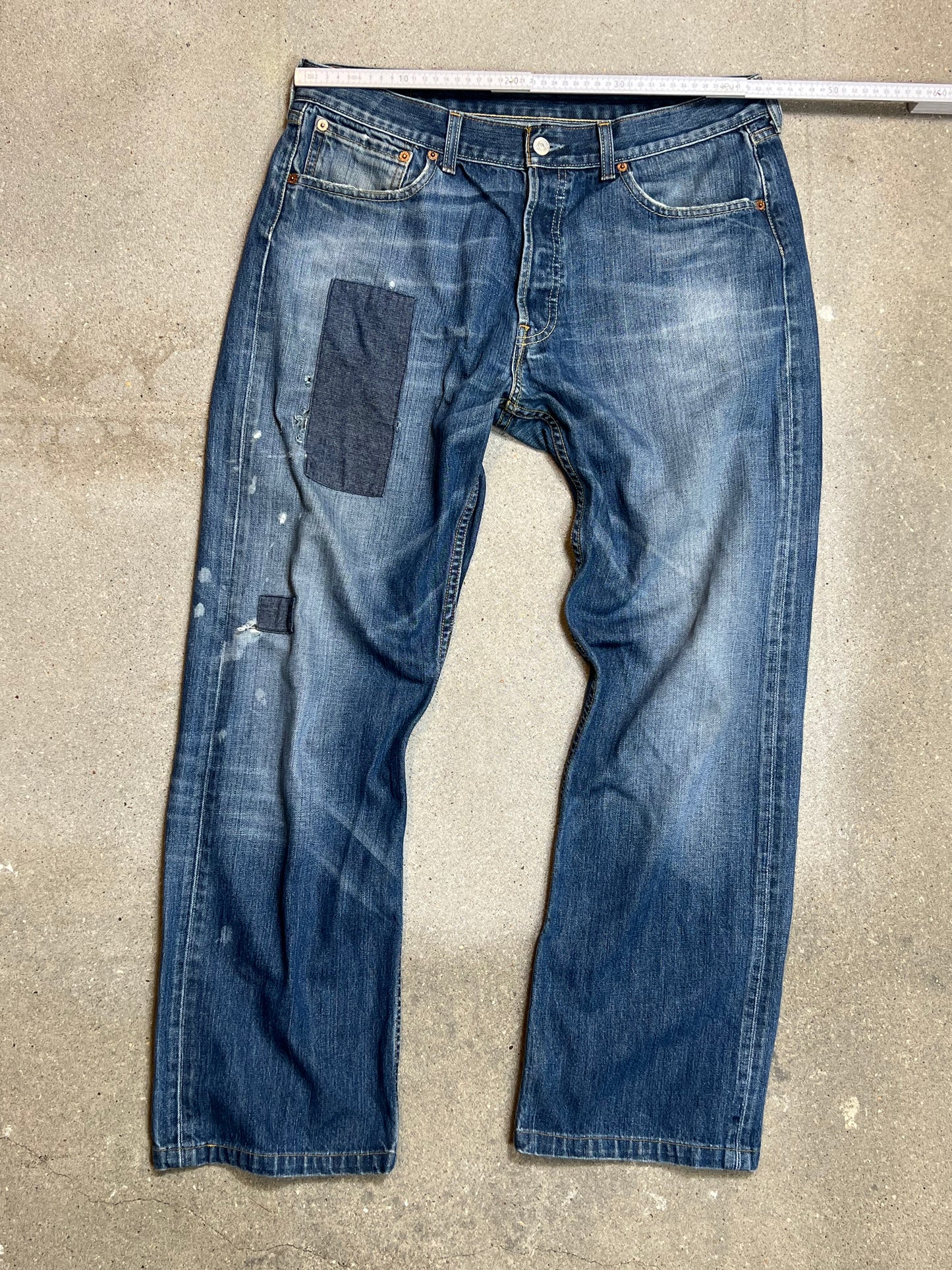 Levi's 501 Jeans Mittelalter, ausgewaschener, reparierter Vintage-Denim (W34" L36)