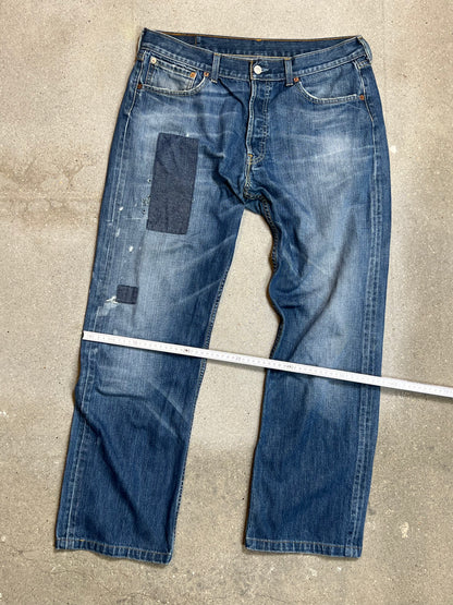 Levi's 501 Jeans Mittelalter, ausgewaschener, reparierter Vintage-Denim (W34" L36)