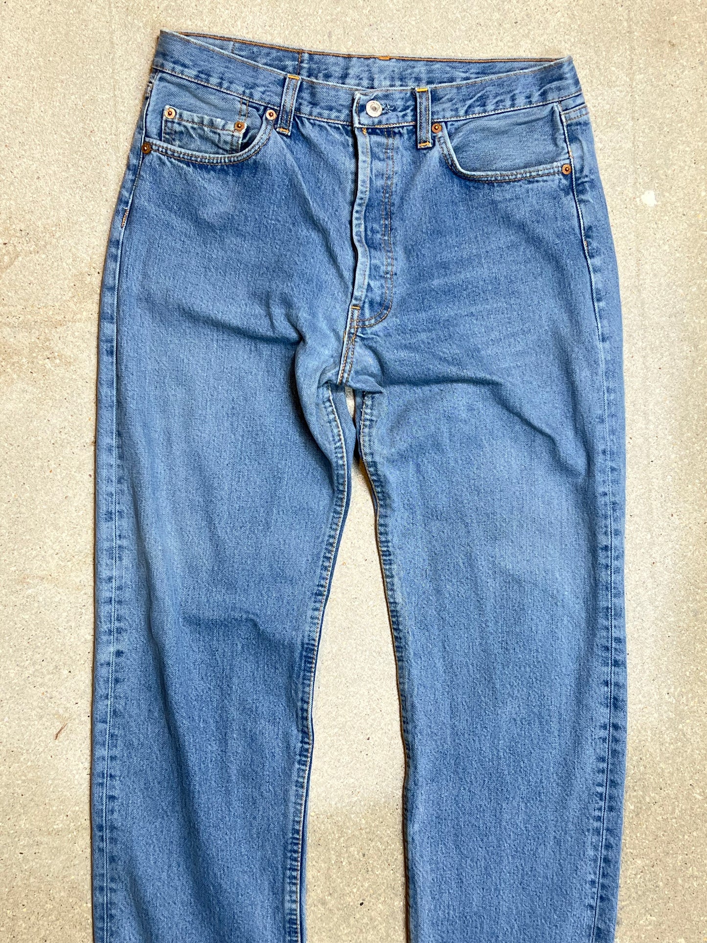 Levi's 501 Jeans Heller, gewaschener Vintage-Denim (W34" L32")