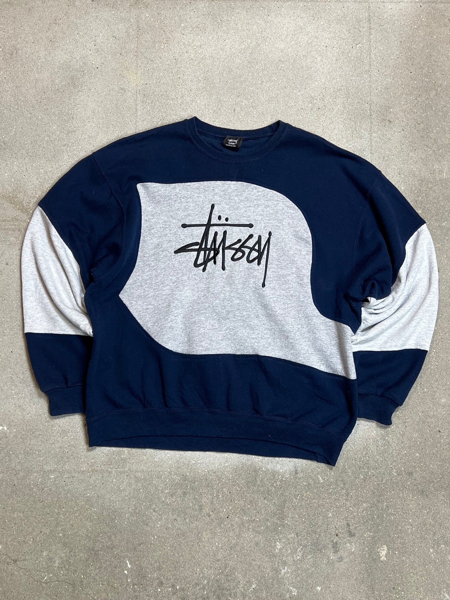 NAVYGRAUES VINTAGE STÜSSY REWORK SWEATSHIRT (XL)