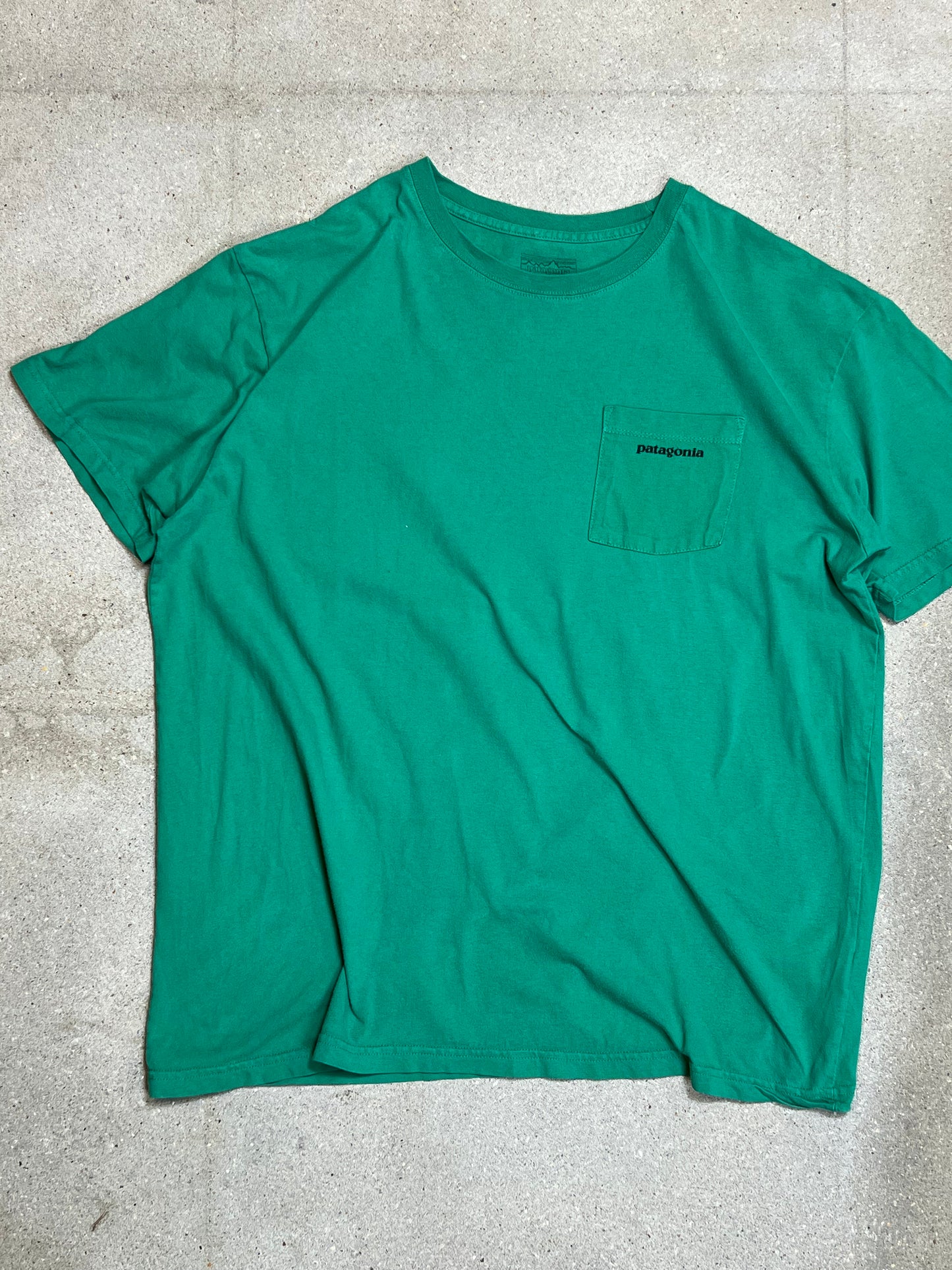 GRÜNES VINTAGE PATAGONIA BACKPRINT BLOCK LOGO RESPONSIBILI-TEE (XL)