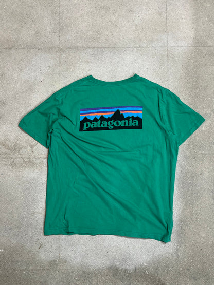 GRÜNES VINTAGE PATAGONIA BACKPRINT BLOCK LOGO RESPONSIBILI-TEE (XL)