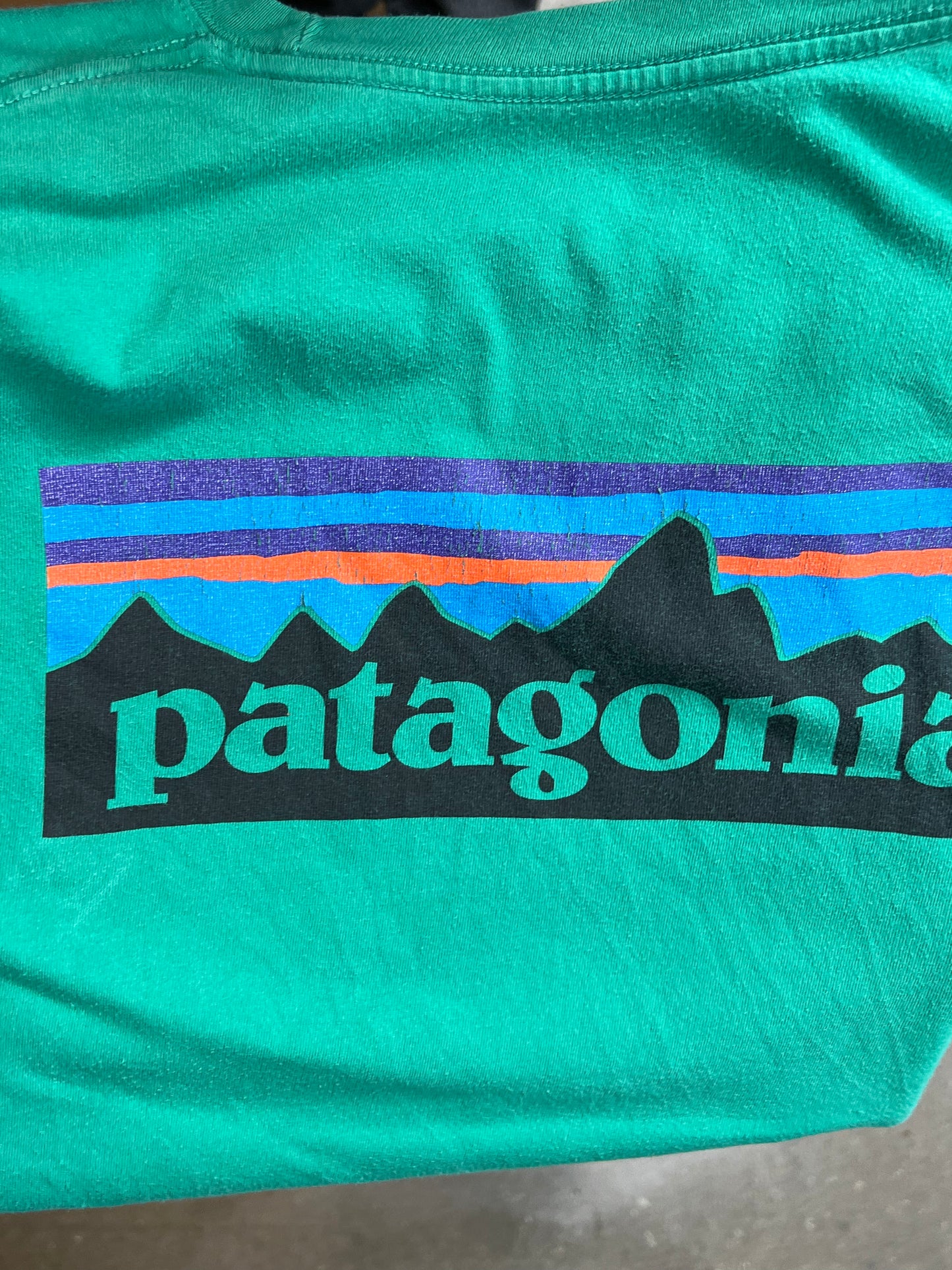 GRÜNES VINTAGE PATAGONIA BACKPRINT BLOCK LOGO RESPONSIBILI-TEE (XL)