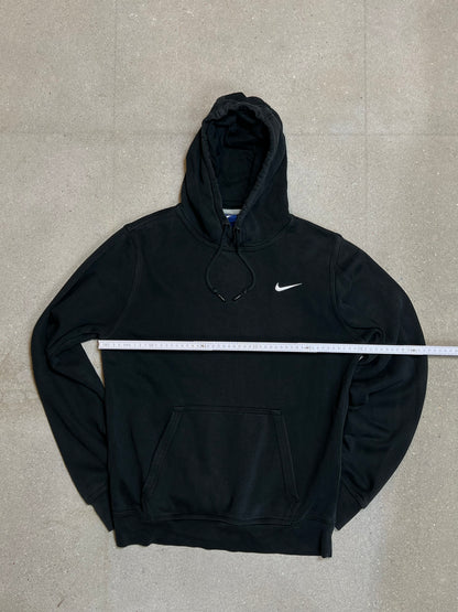VERBLASENER SCHWARZER VINTAGE NIKE MINI SWOOSH HOODIE (KLEIN)