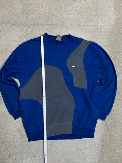 GRAUBLAUES VINTAGE NIKE MINI SWOOSH REWORK SWEATSHIRT (GROSS)