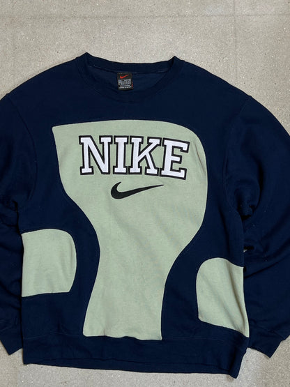 BLAUES MINT VINTAGE NIKE SPELLOUT REWORK SWEATSHIRT (MITTEL)