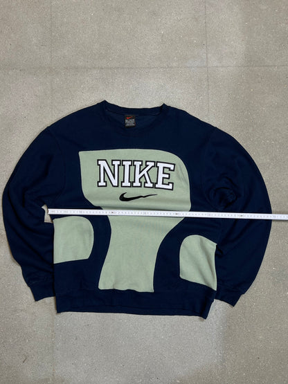 BLAUES MINT VINTAGE NIKE SPELLOUT REWORK SWEATSHIRT (MITTEL)