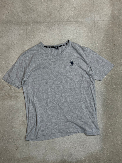 GRAUES USPA US POLO ASSN GRAUES T-SHIRT MIT V-AUSSCHNITT (GROSS)