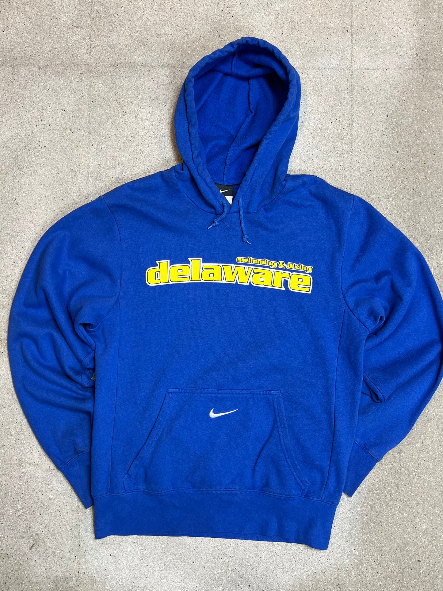 VERBLISSTER SCHWARZER VINTAGE NIKE „CENTER SWOOSH“ UNIVERSITY HOODIE (S)
