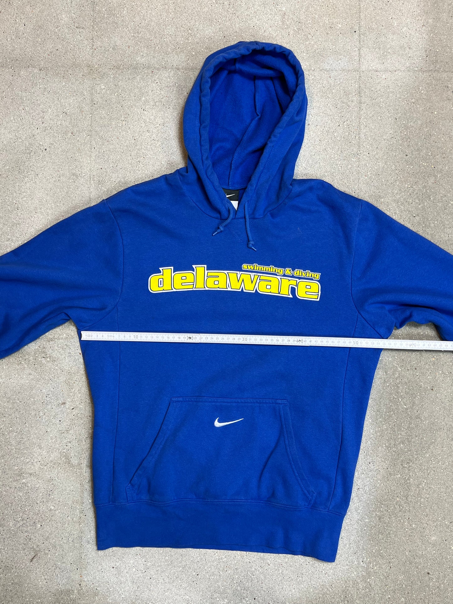 VERBLISSTER SCHWARZER VINTAGE NIKE „CENTER SWOOSH“ UNIVERSITY HOODIE (S)