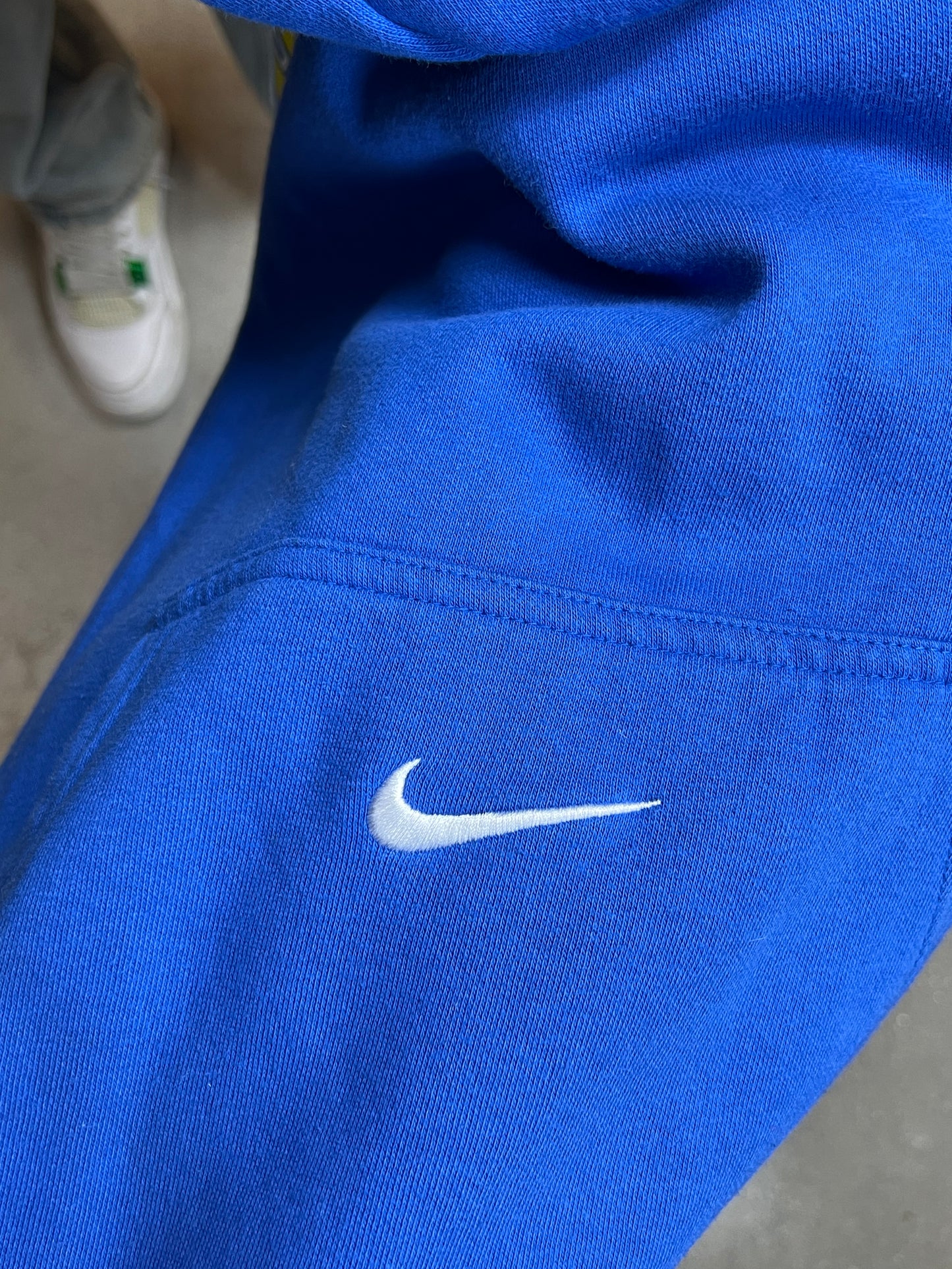 VERBLISSTER SCHWARZER VINTAGE NIKE „CENTER SWOOSH“ UNIVERSITY HOODIE (S)