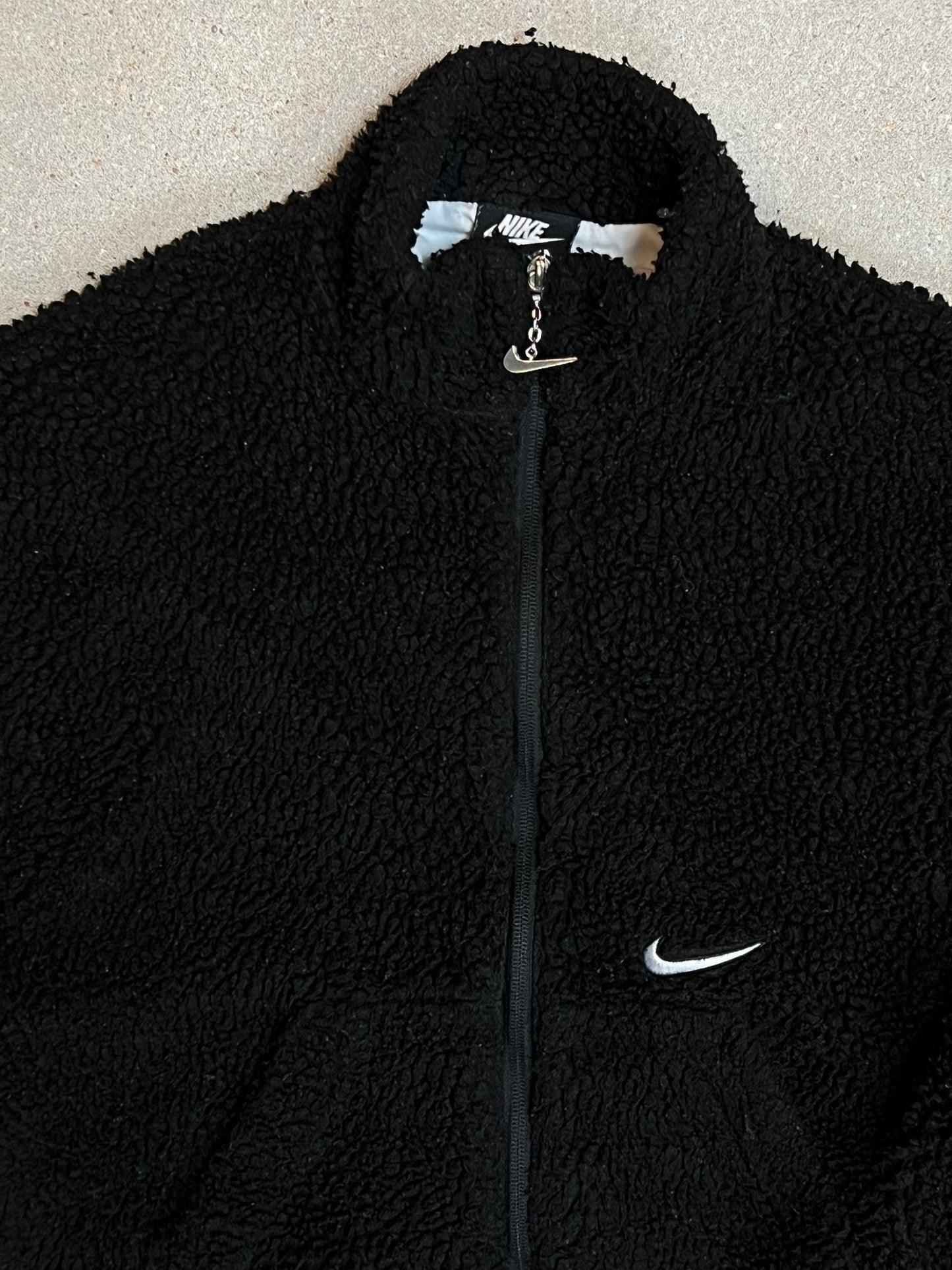 Black vintage Nike big swoosh backprint cropped teddy sherpa jacket (Medium)