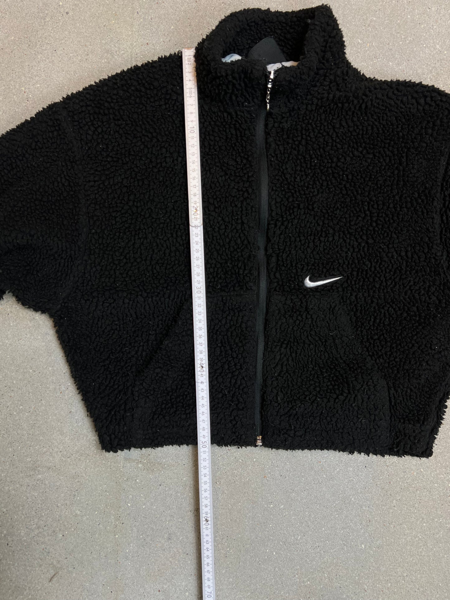 Black vintage Nike big swoosh backprint cropped teddy sherpa jacket (Medium)