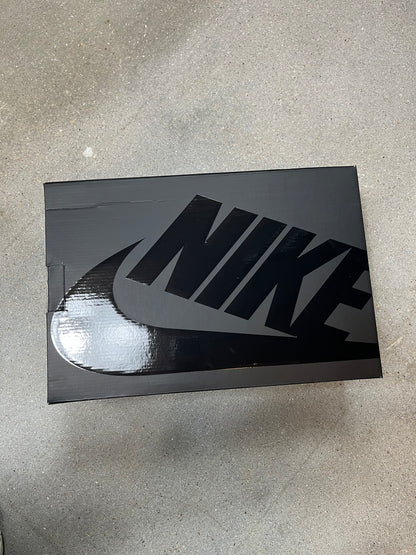 NIKE DUNK HI RETRO PRM x WU-TANG CLAN SCHWARZ/POLLEN-WEISS (EU 45 + EU 43)