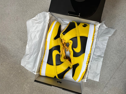 NIKE DUNK HI RETRO PRM x WU-TANG CLAN SCHWARZ/POLLEN-WEISS (EU 45 + EU 43)