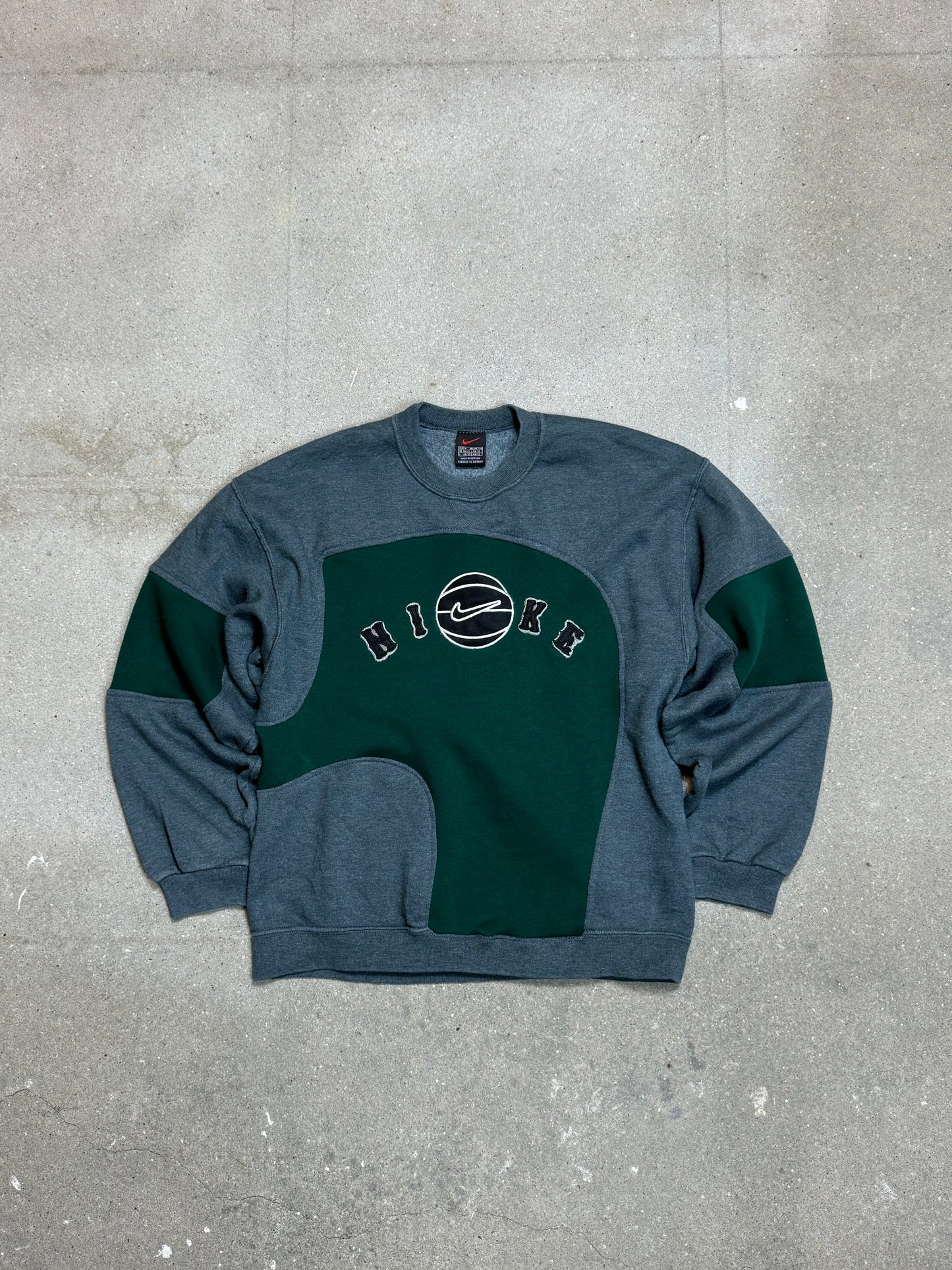 NIKE BASKETBALL REWORK SWEATSHIRT (KLEIN)
