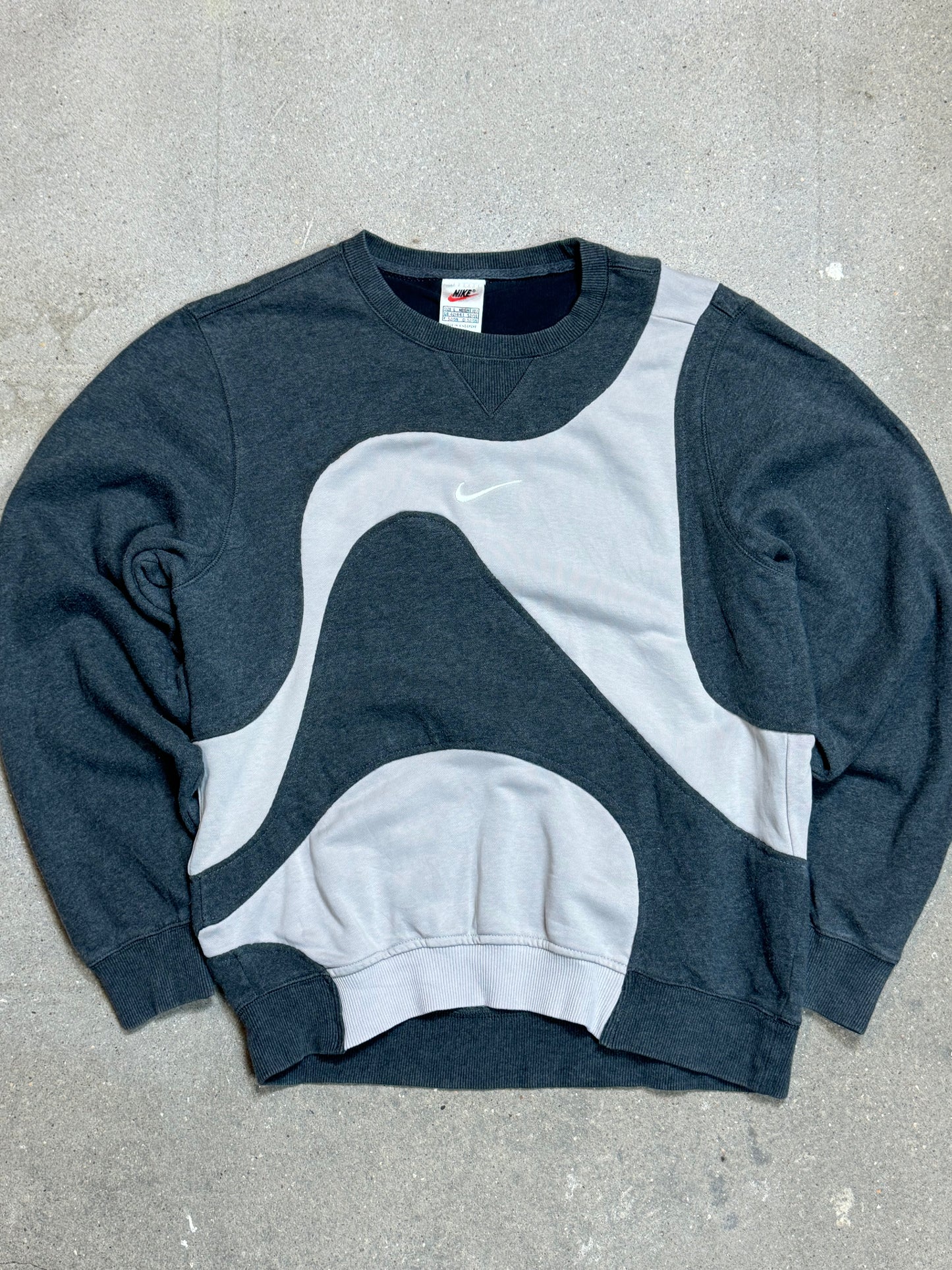 NIKE VINTAGE MINI SWOOSH REWORK SWEATSHIRT (MITTEL)