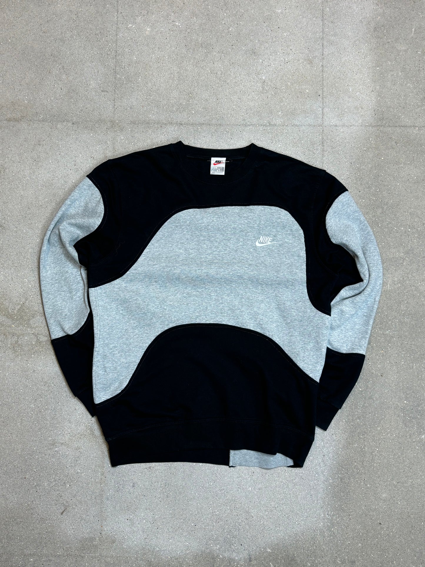 GREY BLACK VINTAGE NIKE RENEWED UPCYCLED  SWEATSHIRT (MEDIUM)