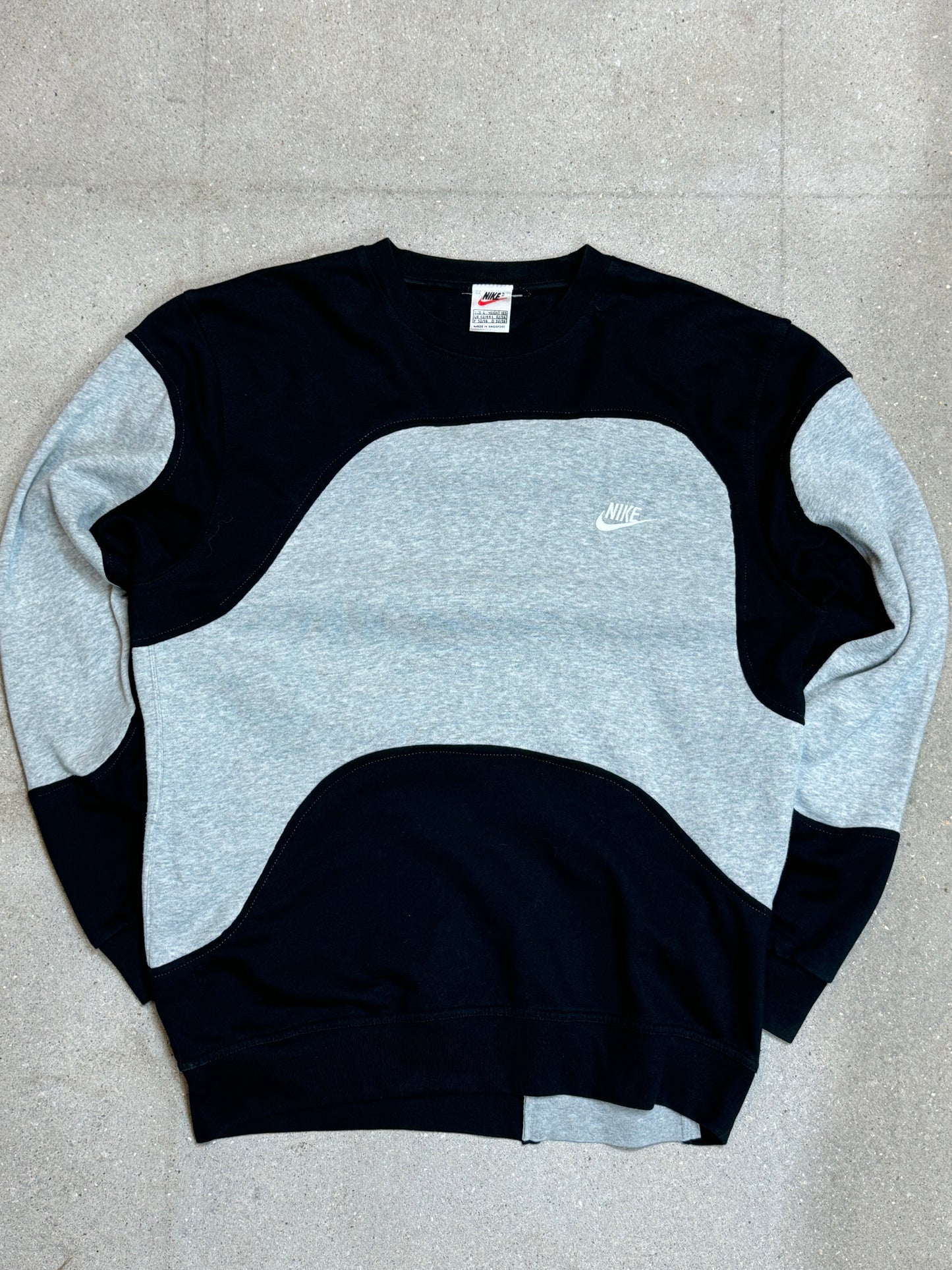 GREY BLACK VINTAGE NIKE RENEWED UPCYCLED  SWEATSHIRT (MEDIUM)