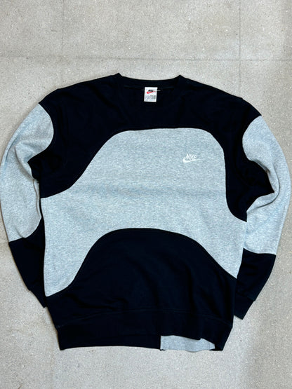 GREY BLACK VINTAGE NIKE RENEWED UPCYCLED  SWEATSHIRT (MEDIUM)
