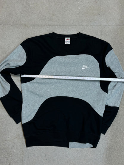 GREY BLACK VINTAGE NIKE RENEWED UPCYCLED  SWEATSHIRT (MEDIUM)
