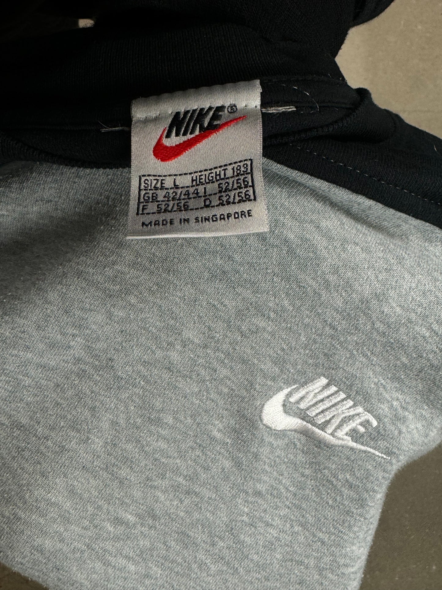 GREY BLACK VINTAGE NIKE RENEWED UPCYCLED  SWEATSHIRT (MEDIUM)