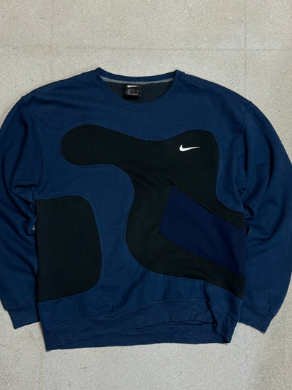 SCHWARZBLAUES VINTAGE NIKE REWORK SWEATSHIRT (MITTEL)