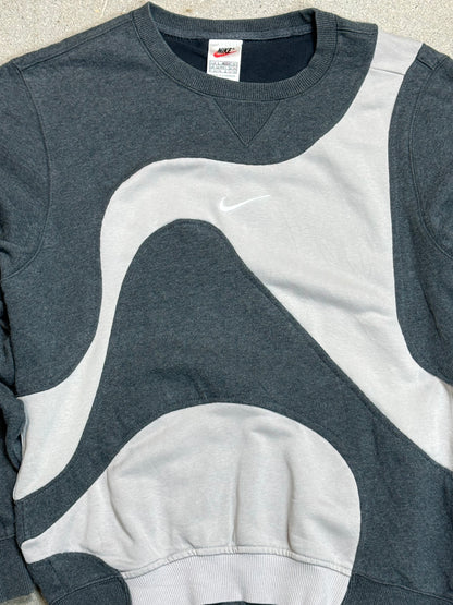 NIKE VINTAGE MINI SWOOSH REWORK SWEATSHIRT (MITTEL)