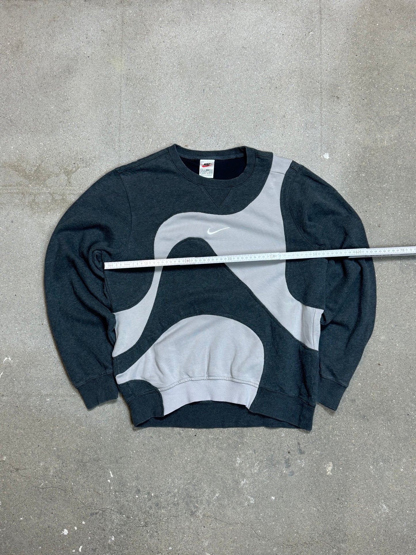 NIKE VINTAGE MINI SWOOSH REWORK SWEATSHIRT (MITTEL)